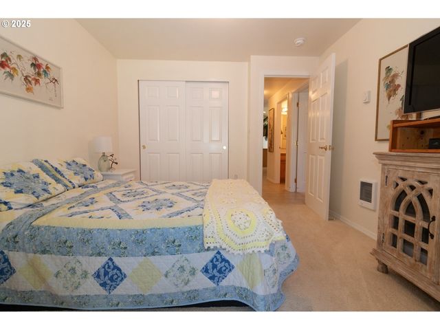 47 PARK VILLAGE Dr, Florence, OR 97439