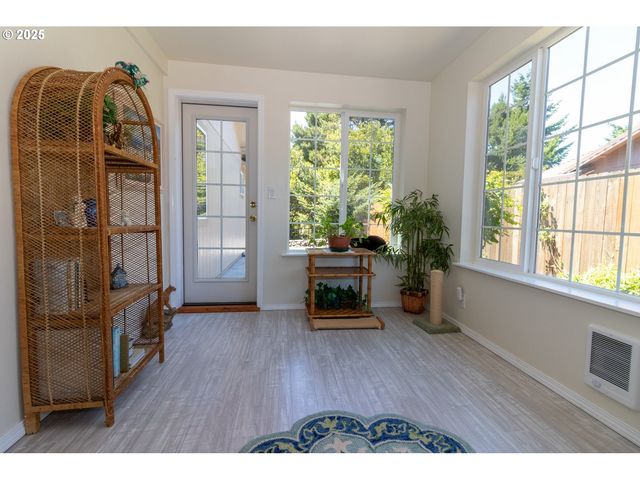 47 PARK VILLAGE Dr, Florence, OR 97439