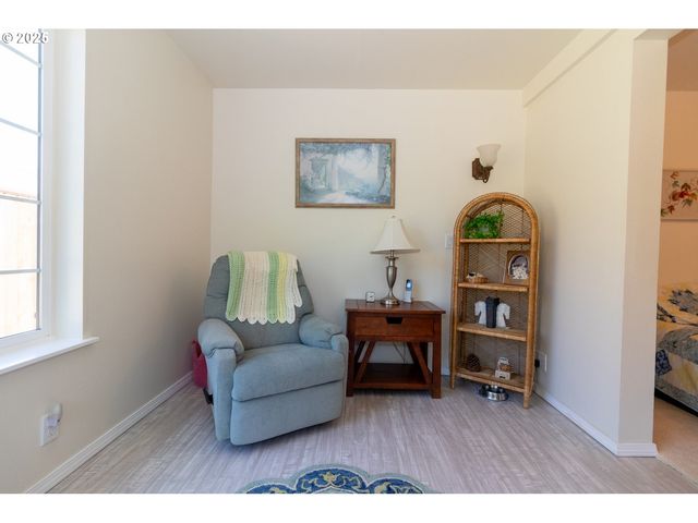 47 PARK VILLAGE Dr, Florence, OR 97439