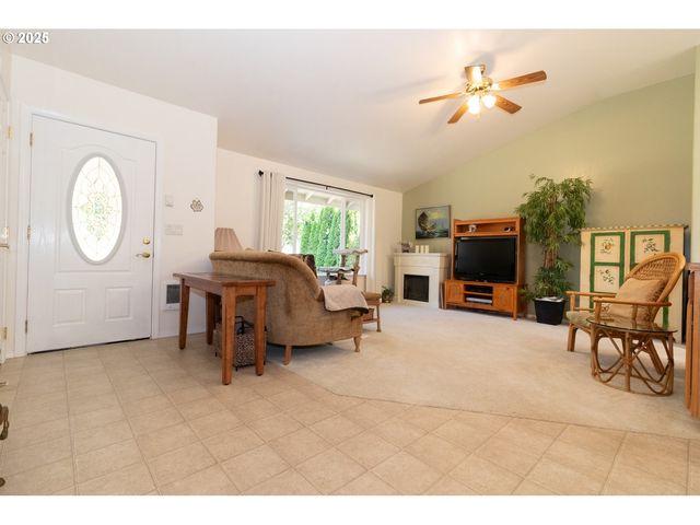 47 PARK VILLAGE Dr, Florence, OR 97439
