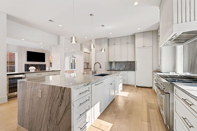 6012 Riverview Way, Houston, TX 77057