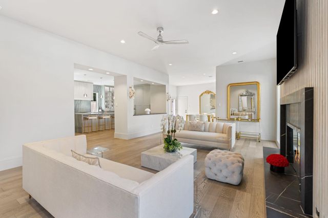 6012 Riverview Way, Houston, TX 77057