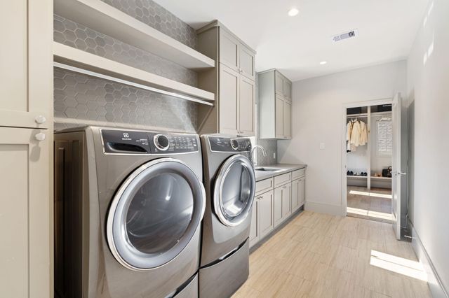 6012 Riverview Way, Houston, TX 77057