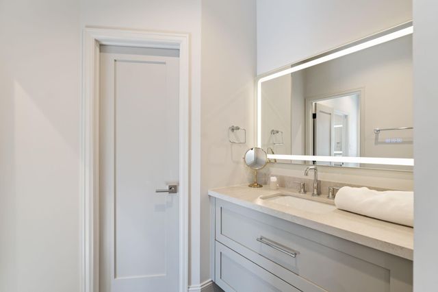 6012 Riverview Way, Houston, TX 77057