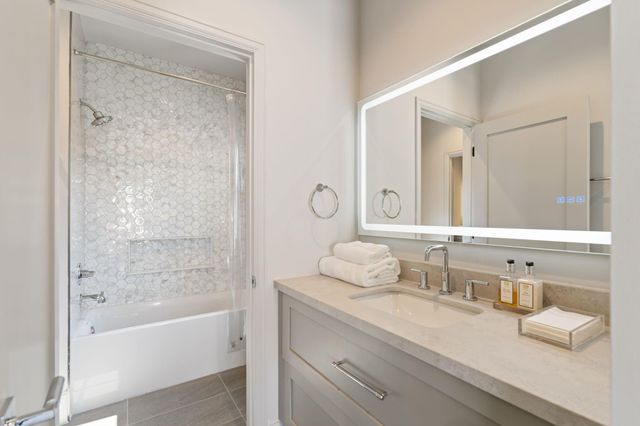 6012 Riverview Way, Houston, TX 77057