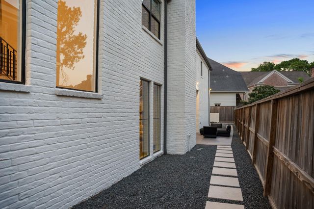 6012 Riverview Way, Houston, TX 77057