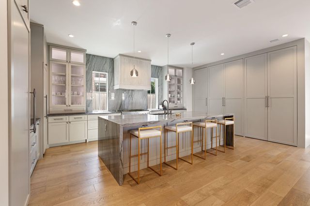 6012 Riverview Way, Houston, TX 77057