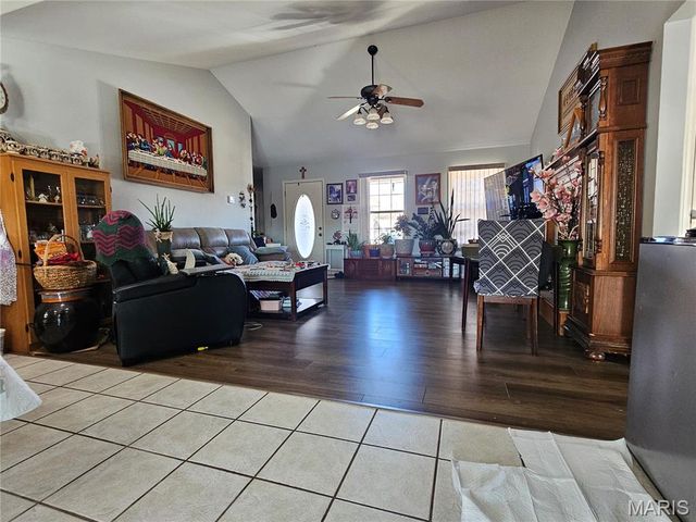 103 Ridgeview Drive, St Robert, MO 65584