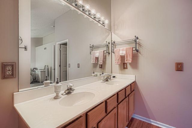 16373 Javari Court, Lakeville, MN 55044