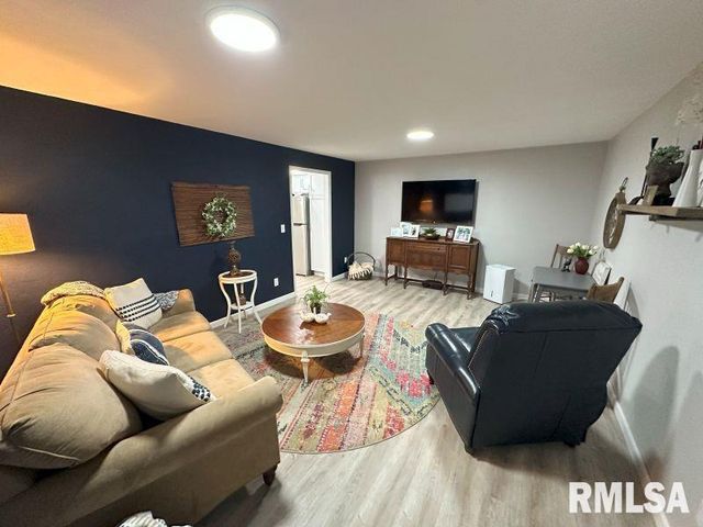 1144 BROOKVIEW Drive, De Witt, IA 52742