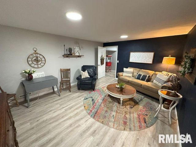 1144 BROOKVIEW Drive, De Witt, IA 52742