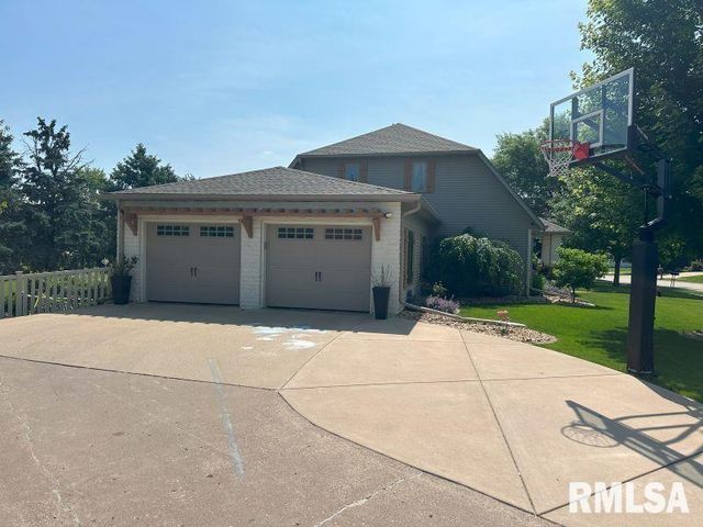 1144 BROOKVIEW Drive, De Witt, IA 52742