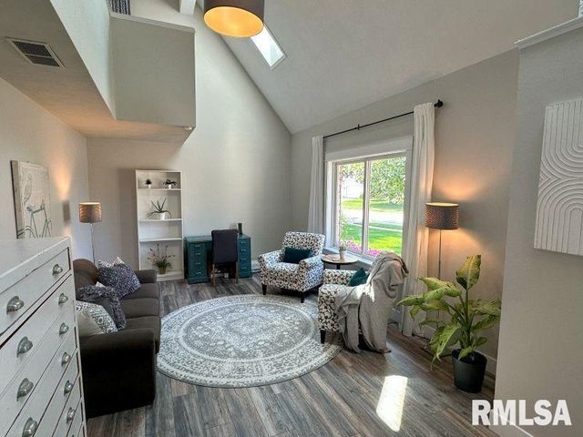 1144 BROOKVIEW Drive, De Witt, IA 52742