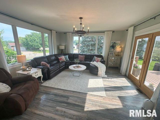 1144 BROOKVIEW Drive, De Witt, IA 52742