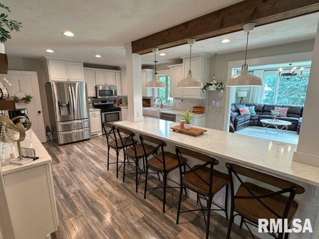 1144 BROOKVIEW Drive, De Witt, IA 52742