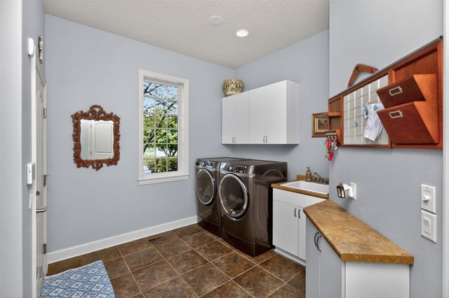 2817 NE Seneca Drive, Ankeny, IA 50021