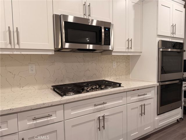 562 Hudson Way, Rialto, CA 92377