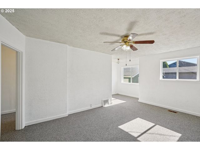 12506 Ne 49TH St, Vancouver, WA 98682