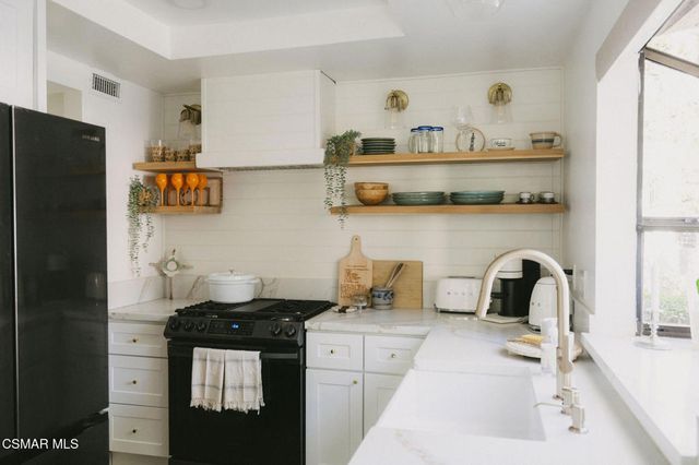 5716 Skyview Way B, Agoura Hills, CA 91301