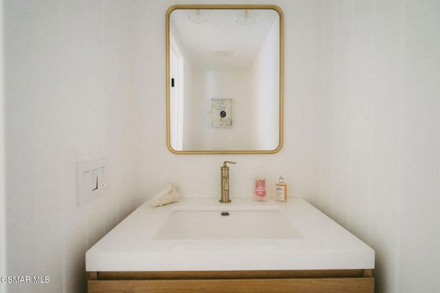 5716 Skyview Way B, Agoura Hills, CA 91301