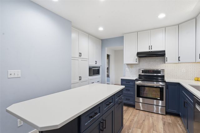 214 NW Ridgeline Drive, Ankeny, IA 50023