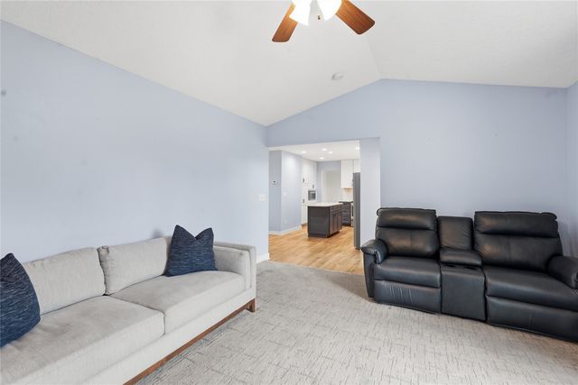 214 NW Ridgeline Drive, Ankeny, IA 50023