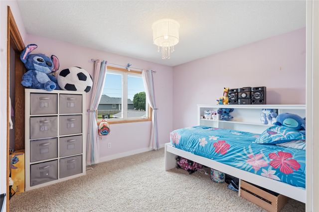 214 NW Ridgeline Drive, Ankeny, IA 50023
