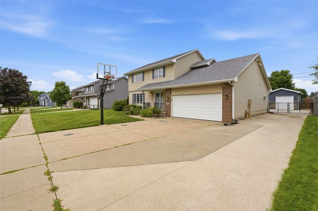 214 NW Ridgeline Drive, Ankeny, IA 50023