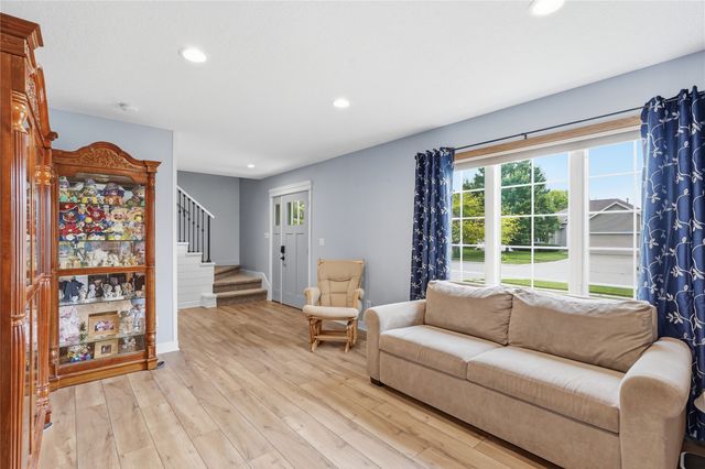 214 NW Ridgeline Drive, Ankeny, IA 50023