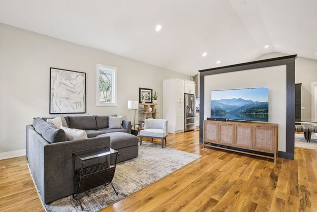 915 Emmett Ave, Nashville, TN 37206