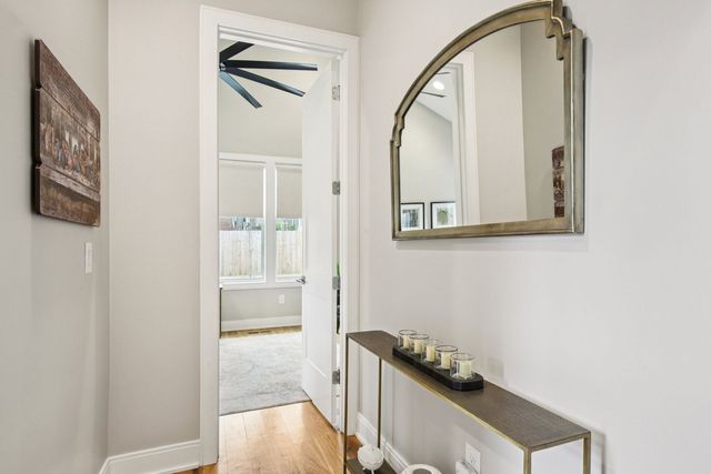 915 Emmett Ave, Nashville, TN 37206