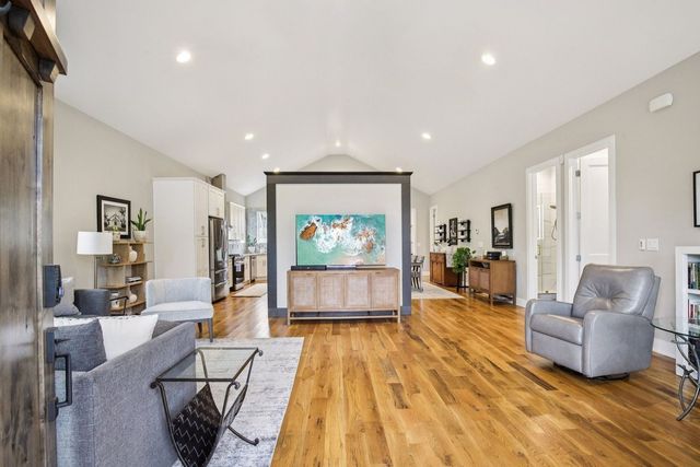 915 Emmett Ave, Nashville, TN 37206