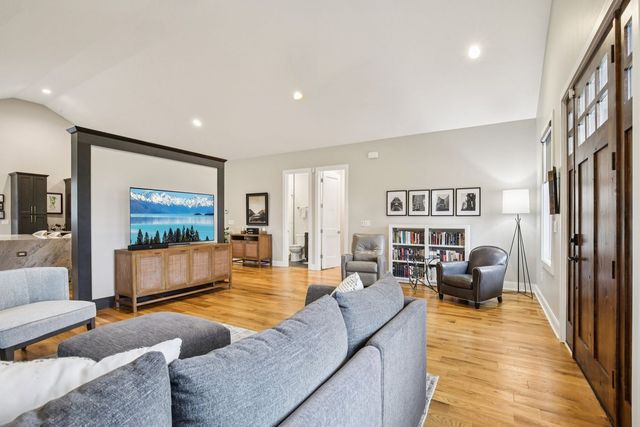 915 Emmett Ave, Nashville, TN 37206