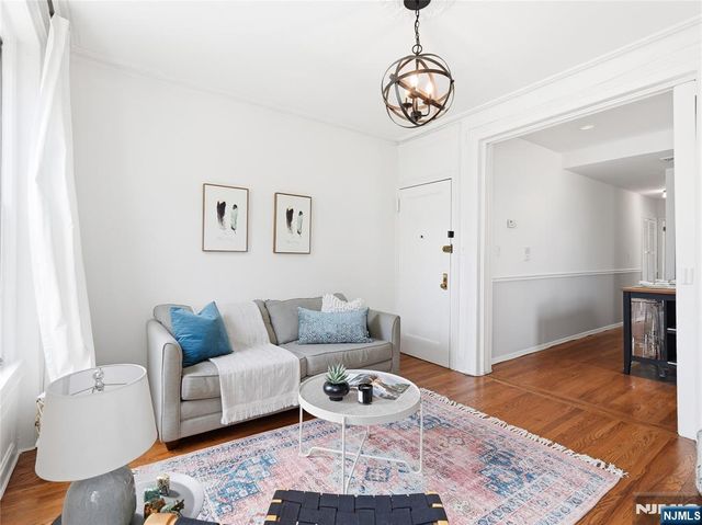 264 3rd Street 2R, Jersey City, NJ 07302
