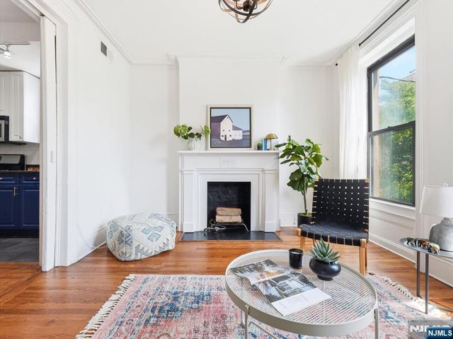 264 3rd Street 2R, Jersey City, NJ 07302