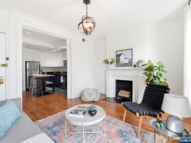 264 3rd Street 2R, Jersey City, NJ 07302