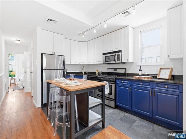 264 3rd Street 2R, Jersey City, NJ 07302