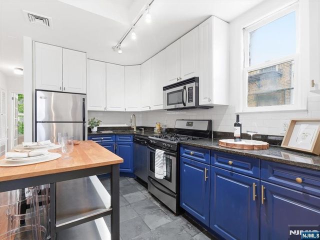 264 3rd Street 2R, Jersey City, NJ 07302