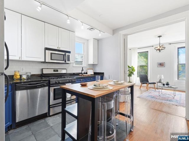 264 3rd Street 2R, Jersey City, NJ 07302
