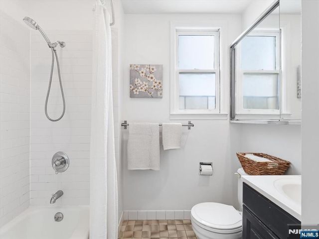 264 3rd Street 2R, Jersey City, NJ 07302