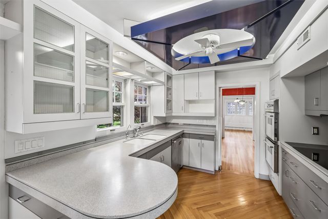 213 38th Place, Des Moines, IA 50312