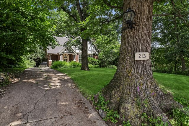 213 38th Place, Des Moines, IA 50312