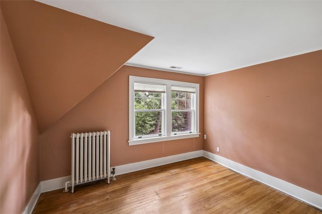 213 38th Place, Des Moines, IA 50312