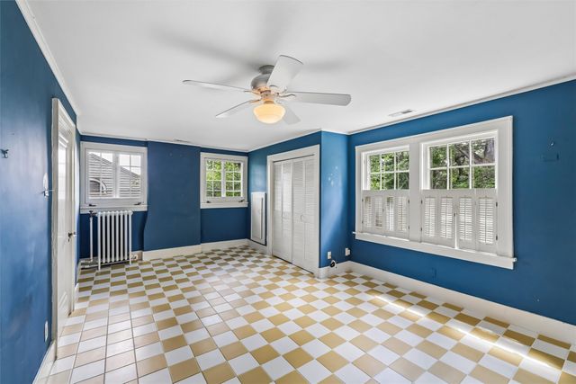 213 38th Place, Des Moines, IA 50312