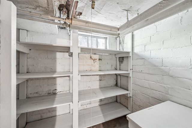 213 38th Place, Des Moines, IA 50312