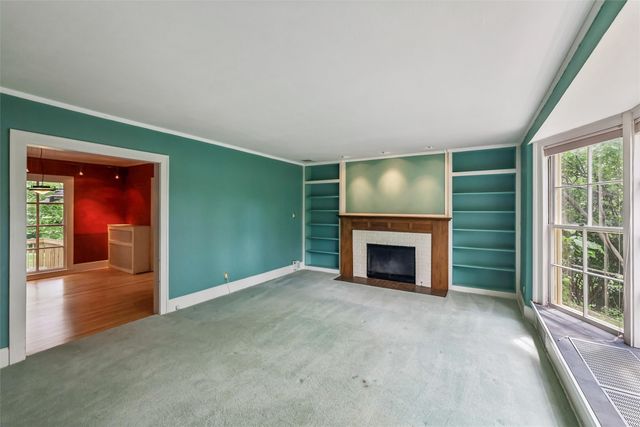 213 38th Place, Des Moines, IA 50312