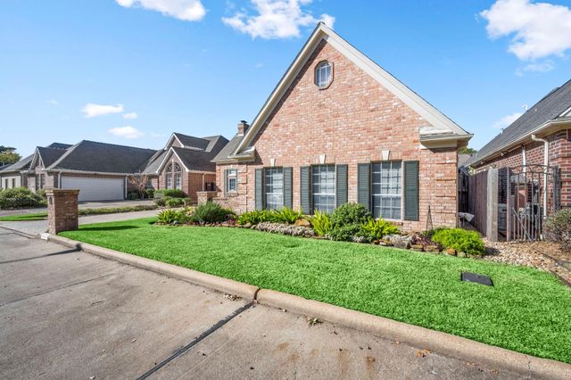 5702 Glen Pines Drive, Houston, TX 77069