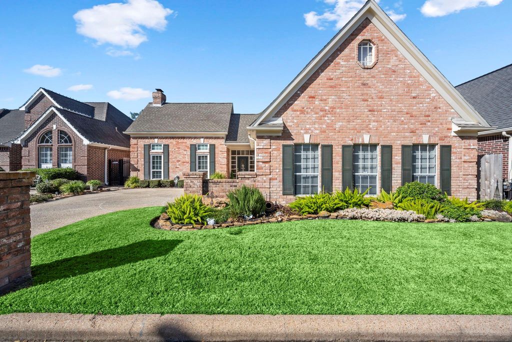 5702 Glen Pines Drive, Houston, TX 77069