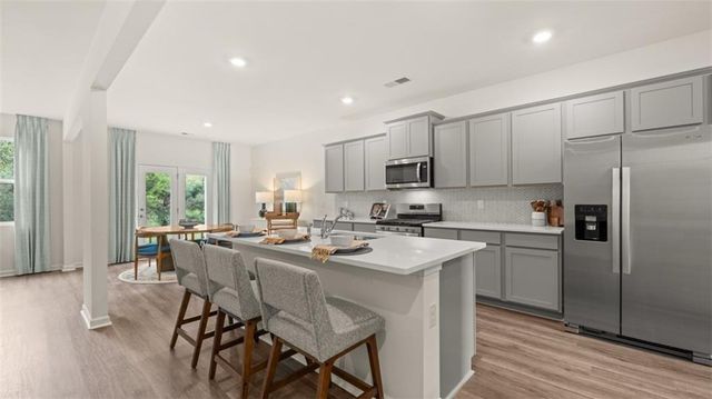 809 Pelham Way, Locust Grove, GA 30248