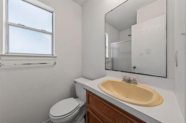 522 Oklahoma Avenue, Bacliff, TX 77518